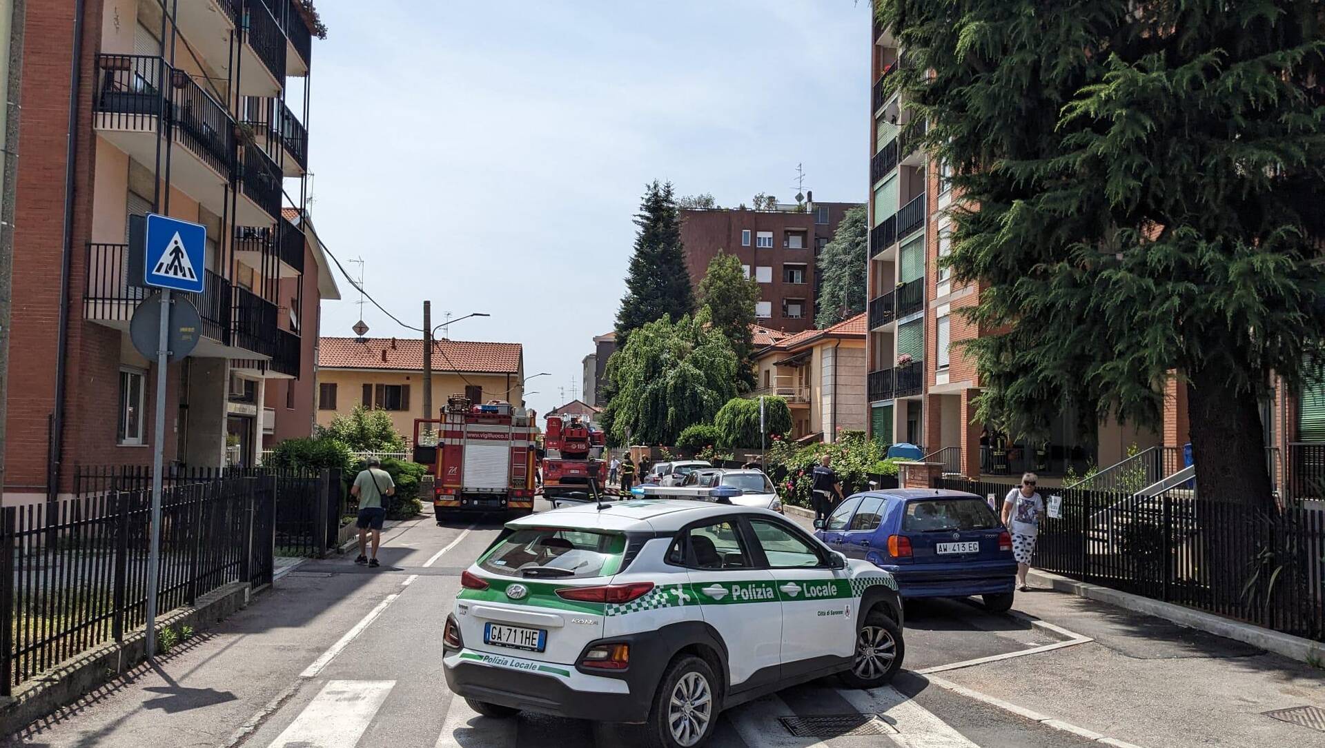 Ieri a Saronno: strada chiusa e pompieri al sesto piano. Finanza all’Esselunga per 48 milioni di euro. Pendolari bloccati