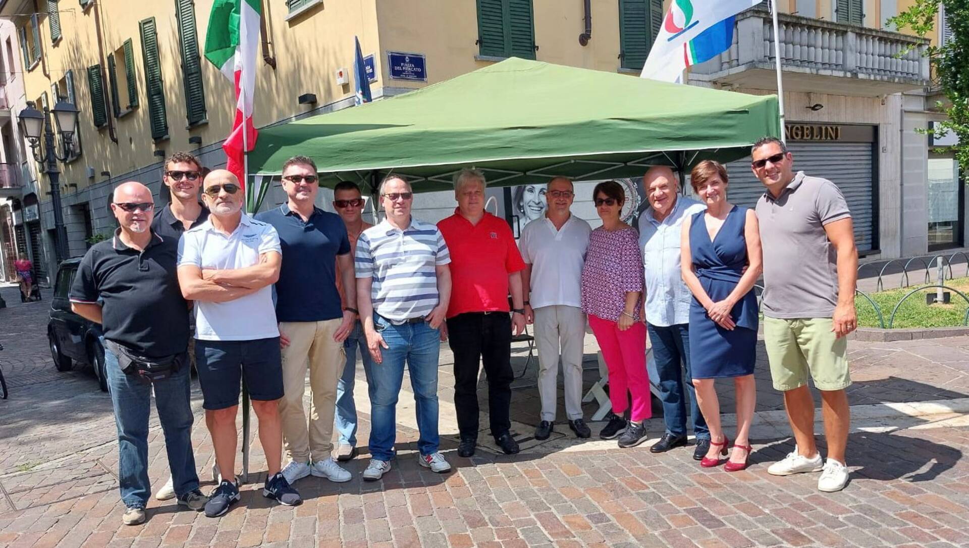 Saronno, Fratelli d’Italia in piazza per incontrare i cittadini: “Al lavoro all’insegna della coerenza”