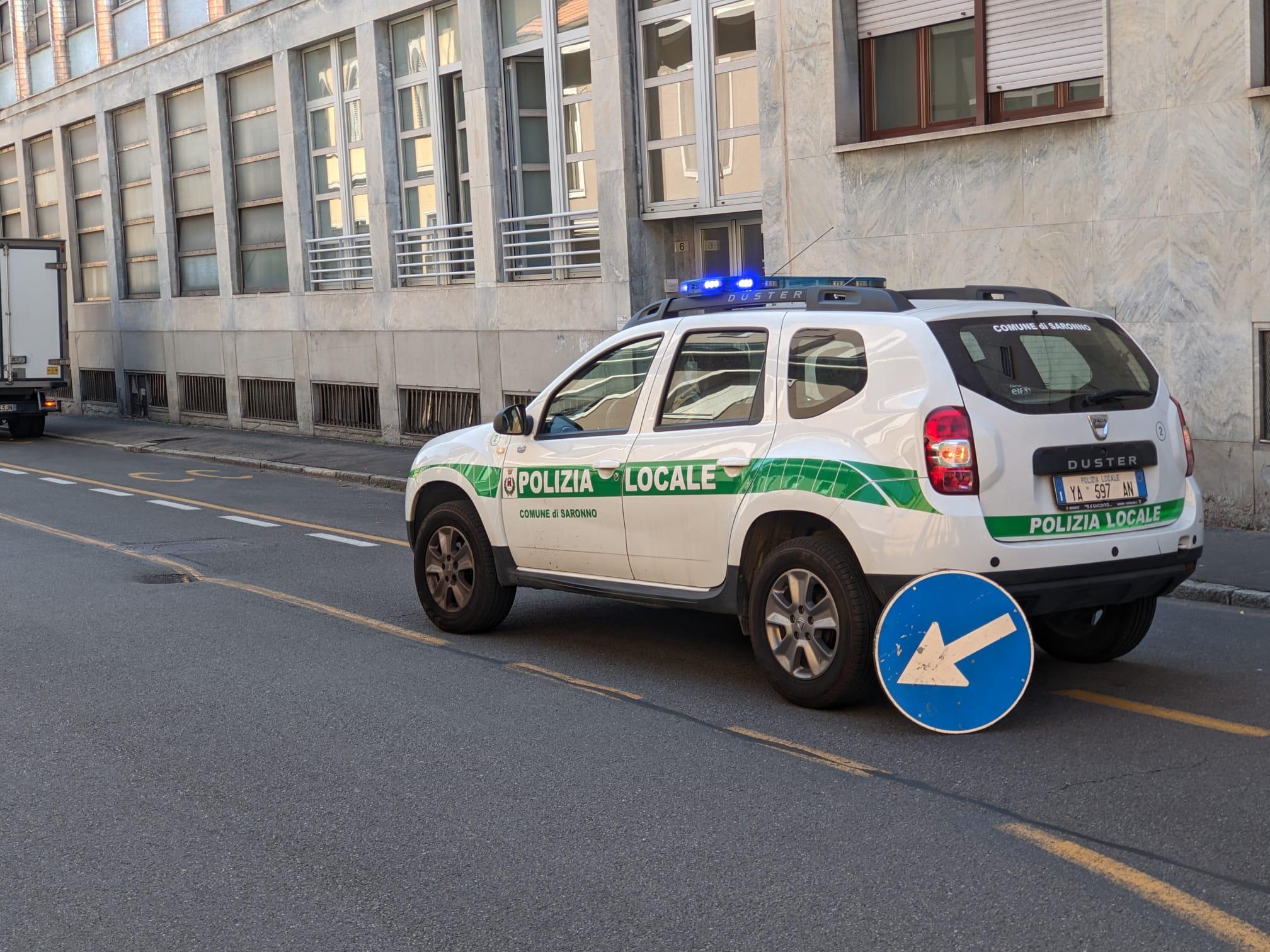 Saronno, terza voragine (in tre mesi) in via Manzoni mobilitata la polizia locale e i tecnici