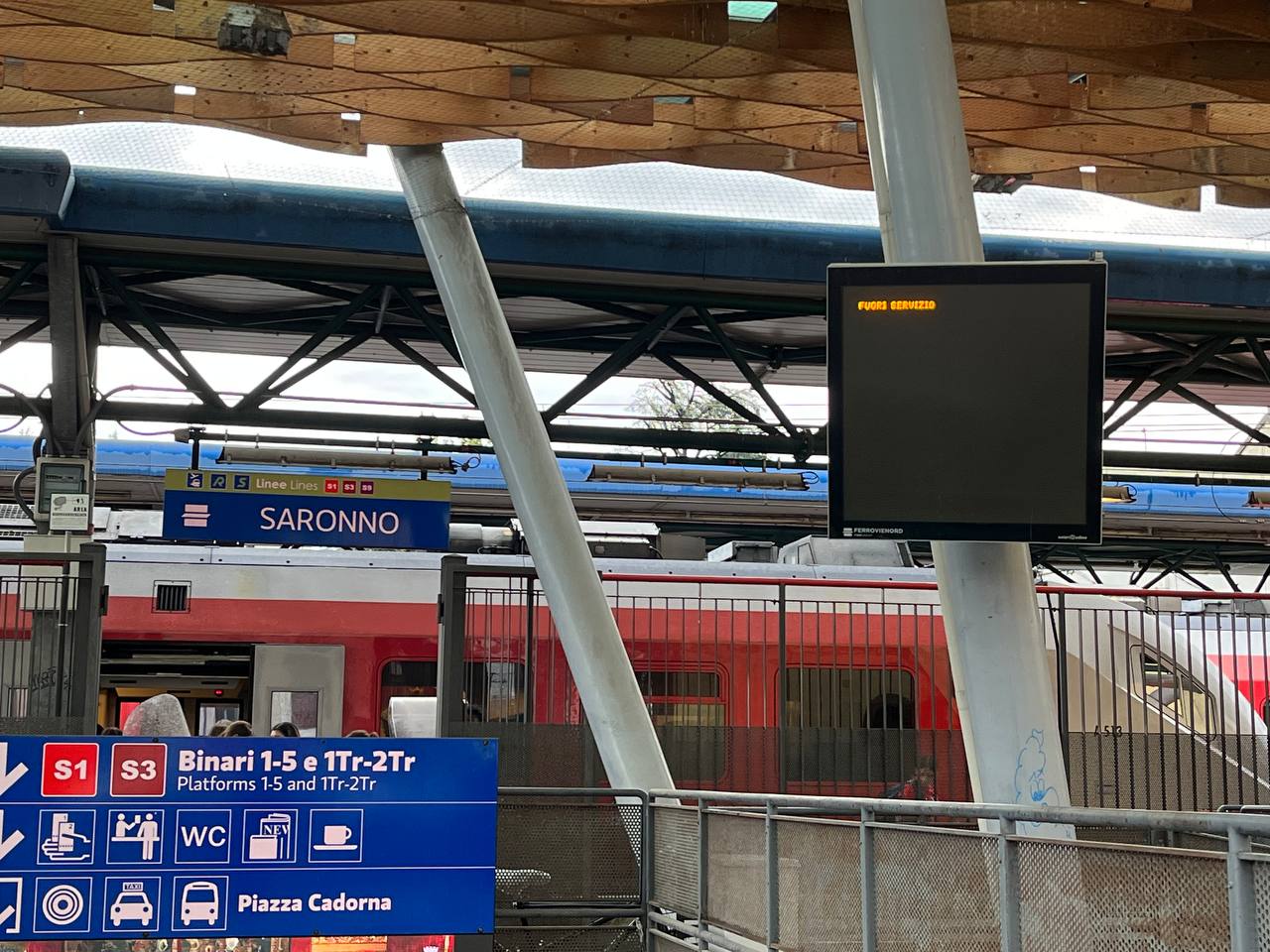 Saronno, temporale mette ko la stazione: treni fermi e sistema informativo spento