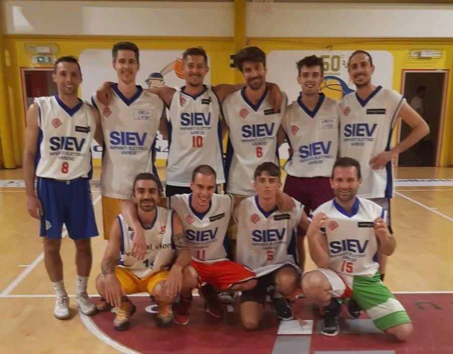 Basket, giovani e vecchie glorie Siev Saronno al torneo di Cermenate