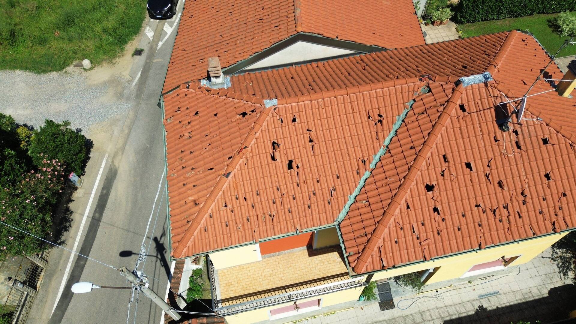 20230817 tetti danneggiati foto drone stefano bergamini (1)