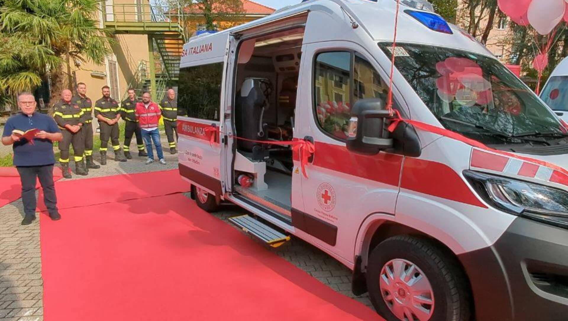 Ieri a Saronno: nuova ambulanza Cri. Discarica di scatoloni in centro. Bascapè, sfogo della prof su Instagram