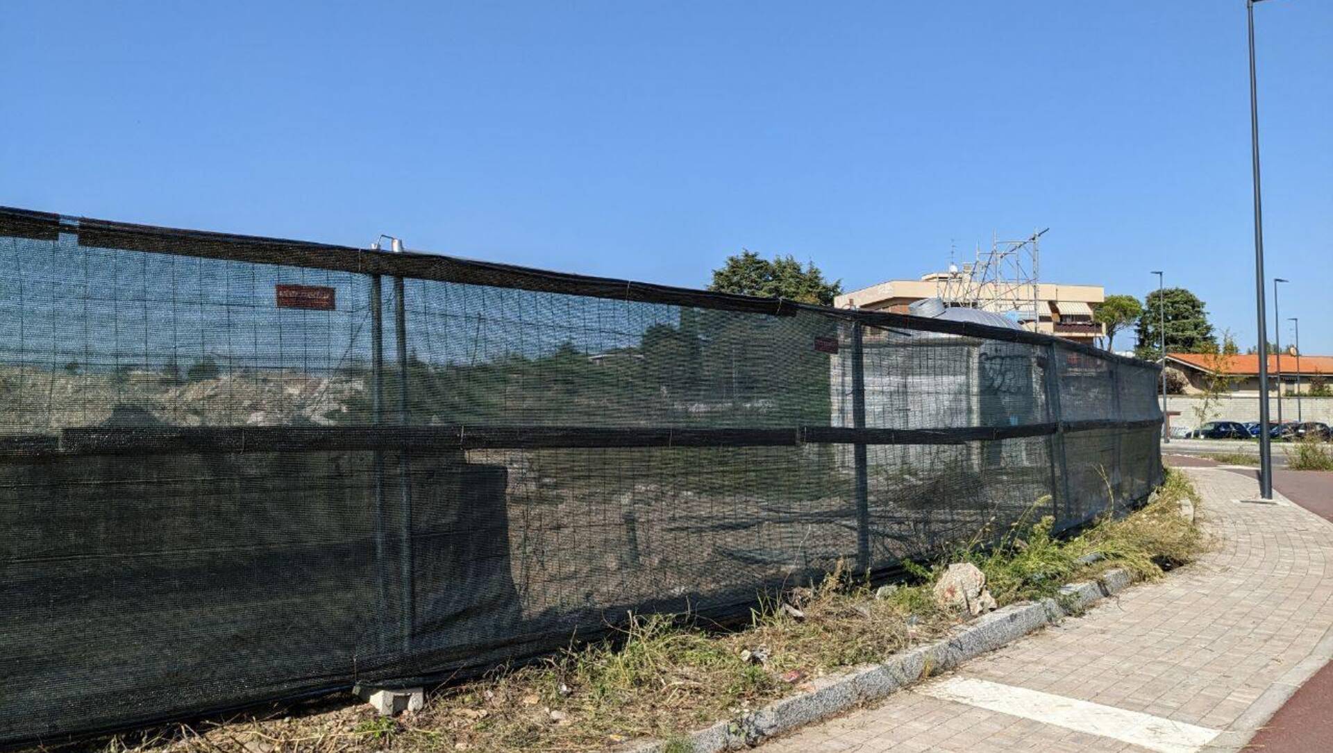 All’ex Cantoni non si entra più: nuova recinzione