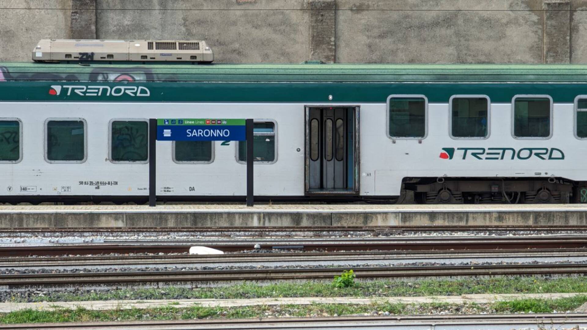 Treno guasto, i passeggeri del Saronno-Milano scaricati a Bovisa