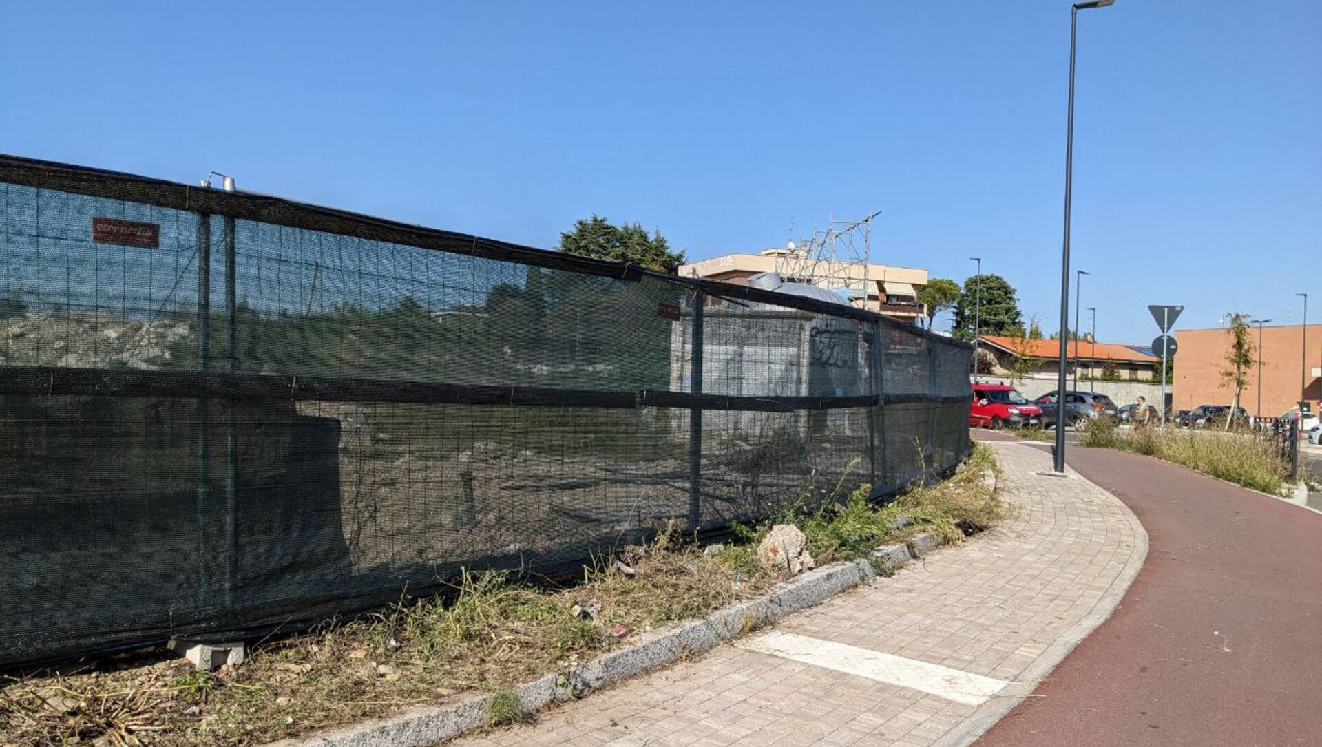 Saronno, l’ex Cantoni ha la sua nuova (e sicura) recinzione