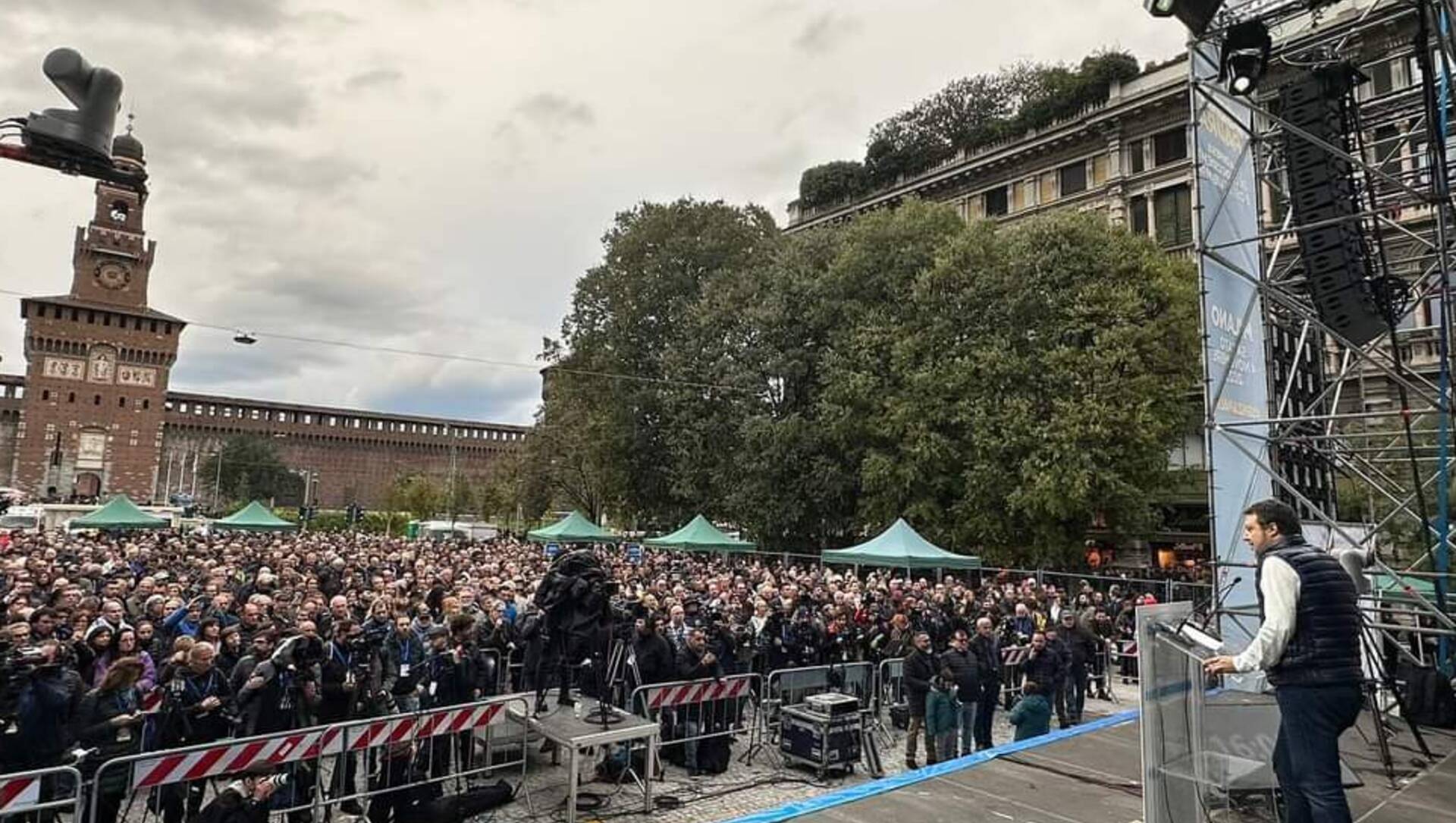 Monza, oltre 200 militanti Lega in largo Cairoli per manifestazione in difesa dell’Occidente