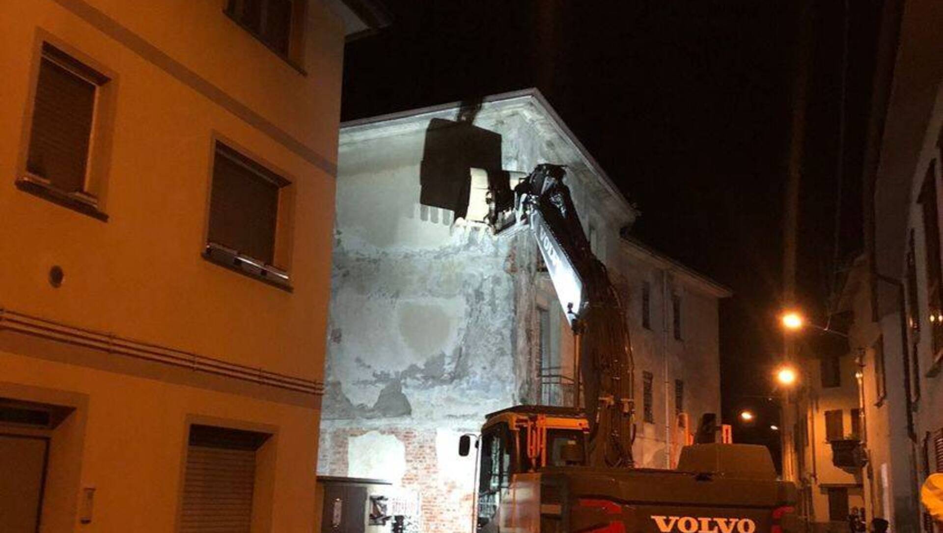 Cesano Maderno: edificio a rischio crollo, bloccato il traffico a Binzago