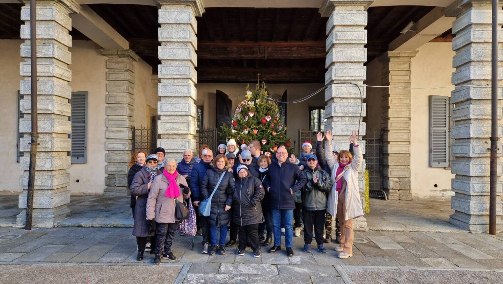 Cesano Maderno, a Palazzo Arese Jacini è arrivato l’albero di Natale