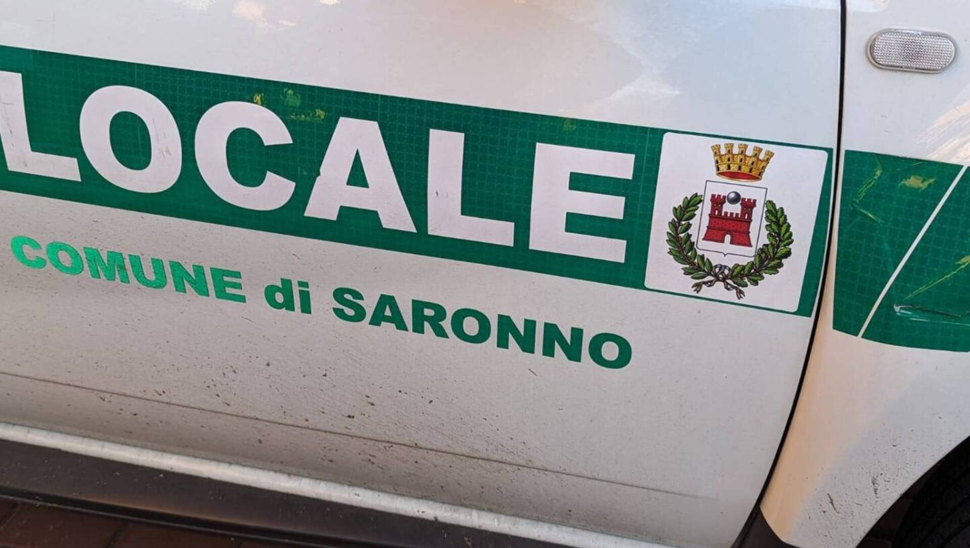 Saronno, scontro auto pullman in via Manzoni: code e rallentamenti
