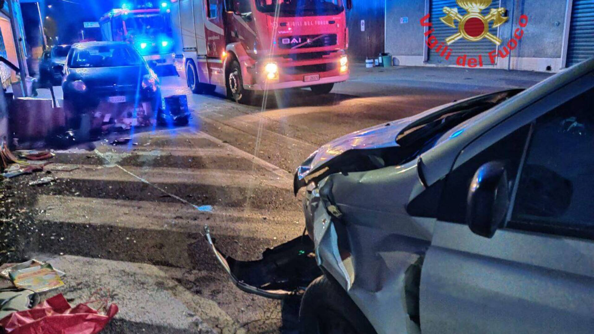 Perde il controllo e finisce fuori strada: 36enne ferita a Cesano Maderno