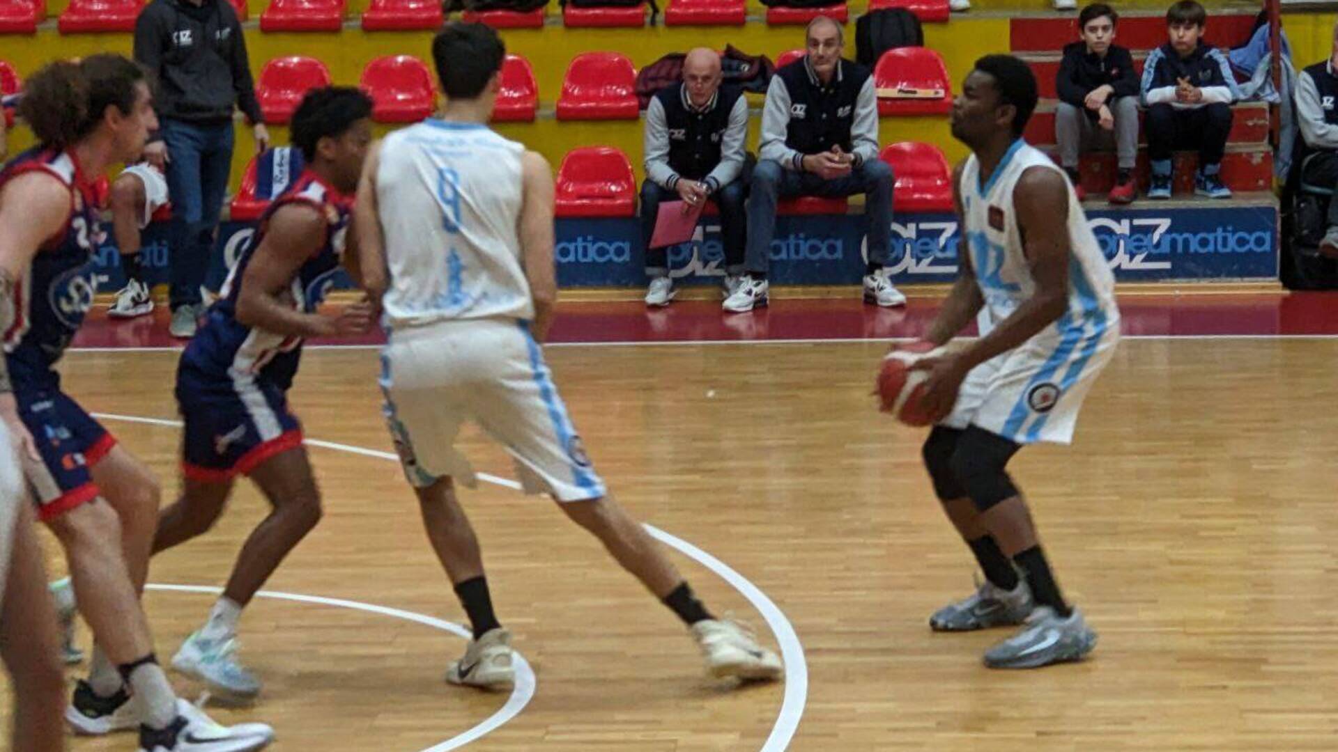 Basket serie B: la capolista Az Robur Saronno allunga contro Pavia