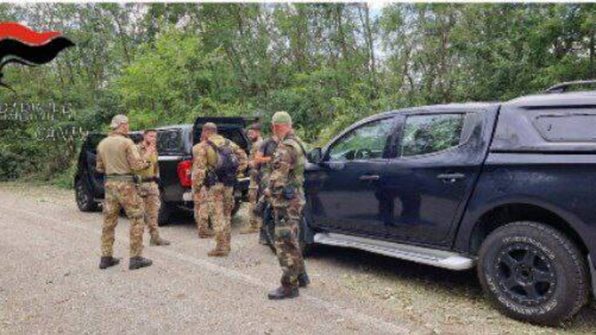 Soldi, macheti e droga: il sequestro dei carabinieri di Saronno nei boschi di Uboldo