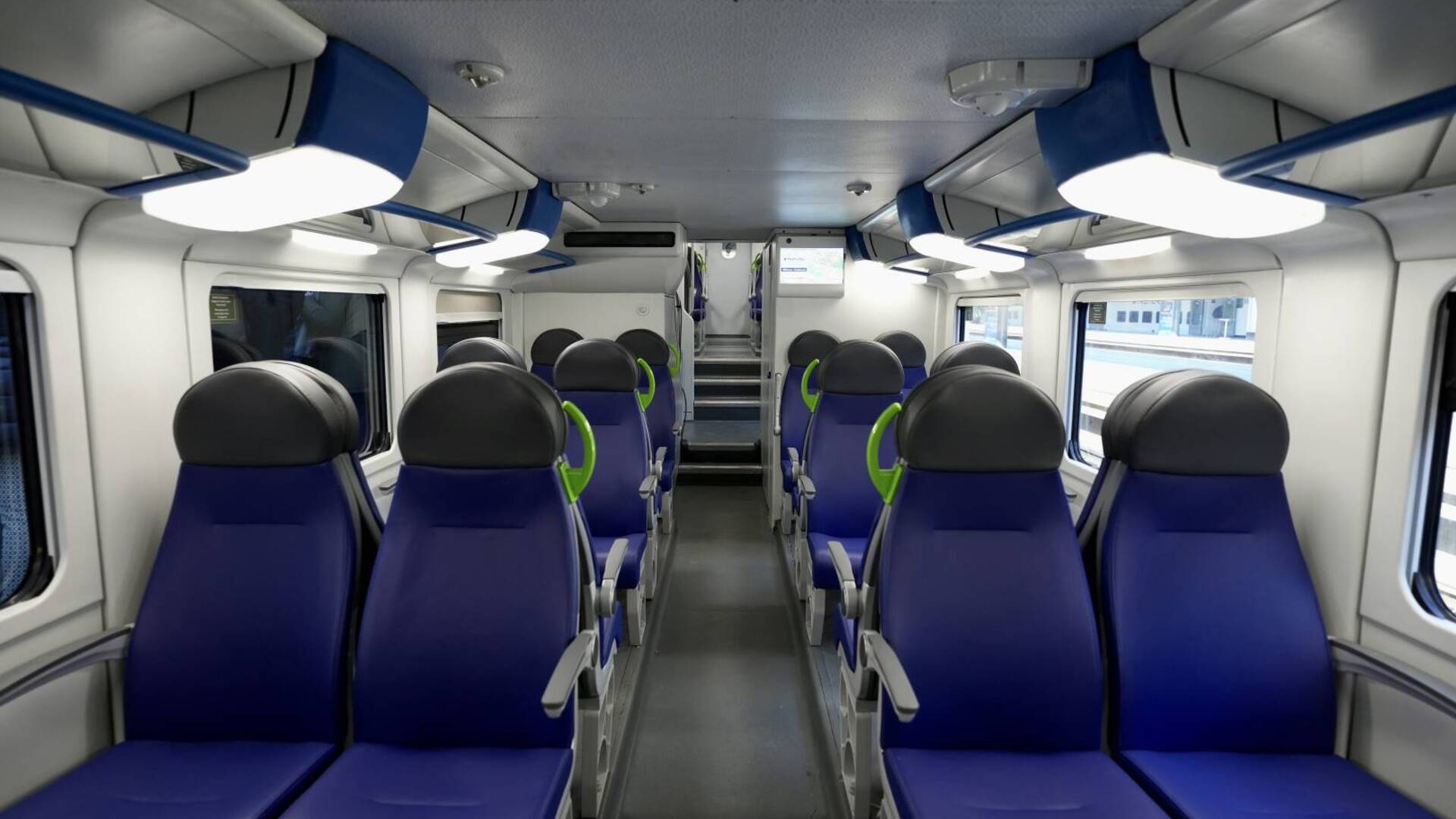 Trenord/Fnm: “Più comfort e sostenibilità: sui binari il primo treno alta frequentazione completamente rinnovato”