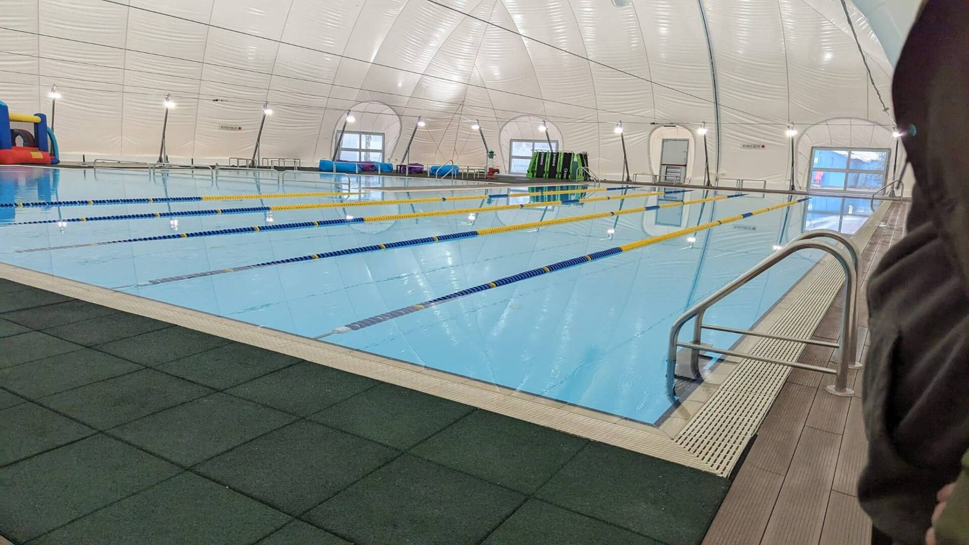 Ieri a Saronno: inaugurata “nuova” piscina coperta, auto ribaltata a Rovello, super nebbia in città
