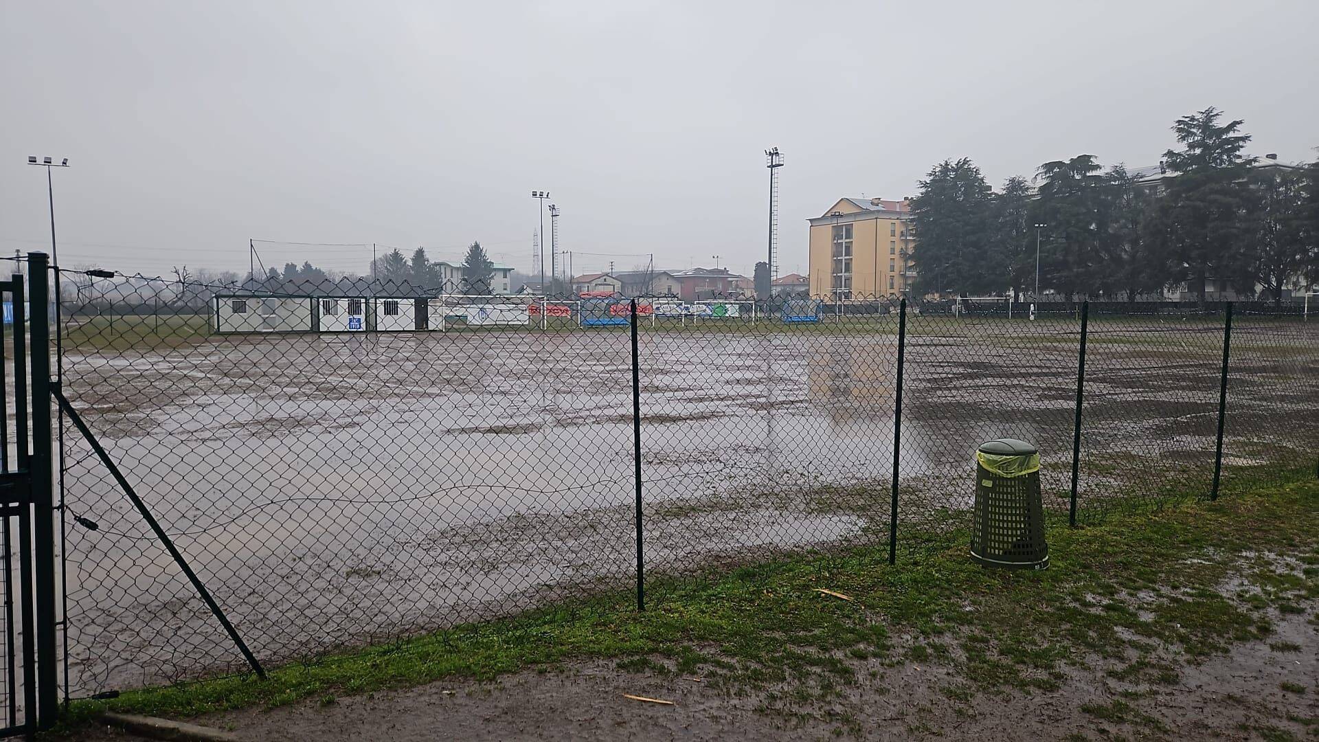 Saronno rugby fermato dal ko del campo del Matteotti per la pioggia: “Situazione insostenibile e ridicola”