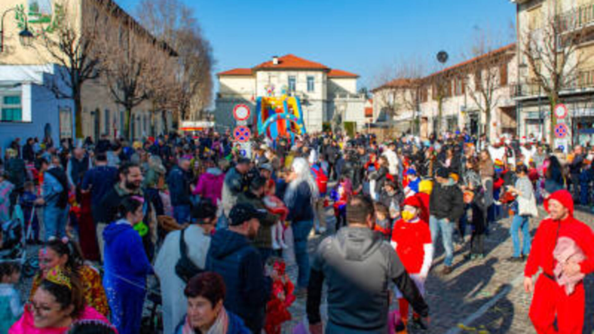 Carnevale a Ceriano Laghetto: tante famiglie e giovani per le vie