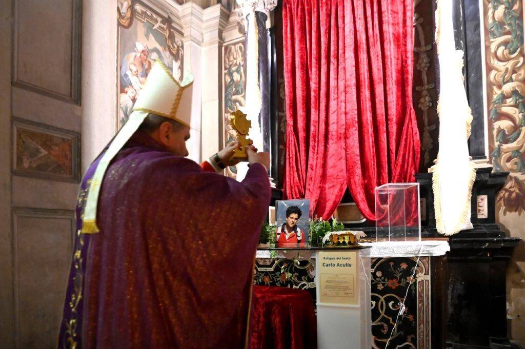 Reliquia Carlo Acutis in Santuario vescovo Lura Raimondi 