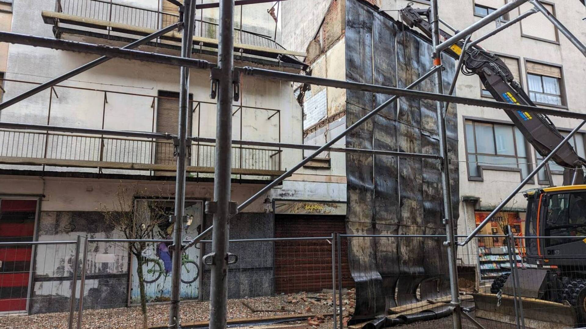 Saronno, demolizione in corso Italia: cantiere in zona vicolo Santa Marta