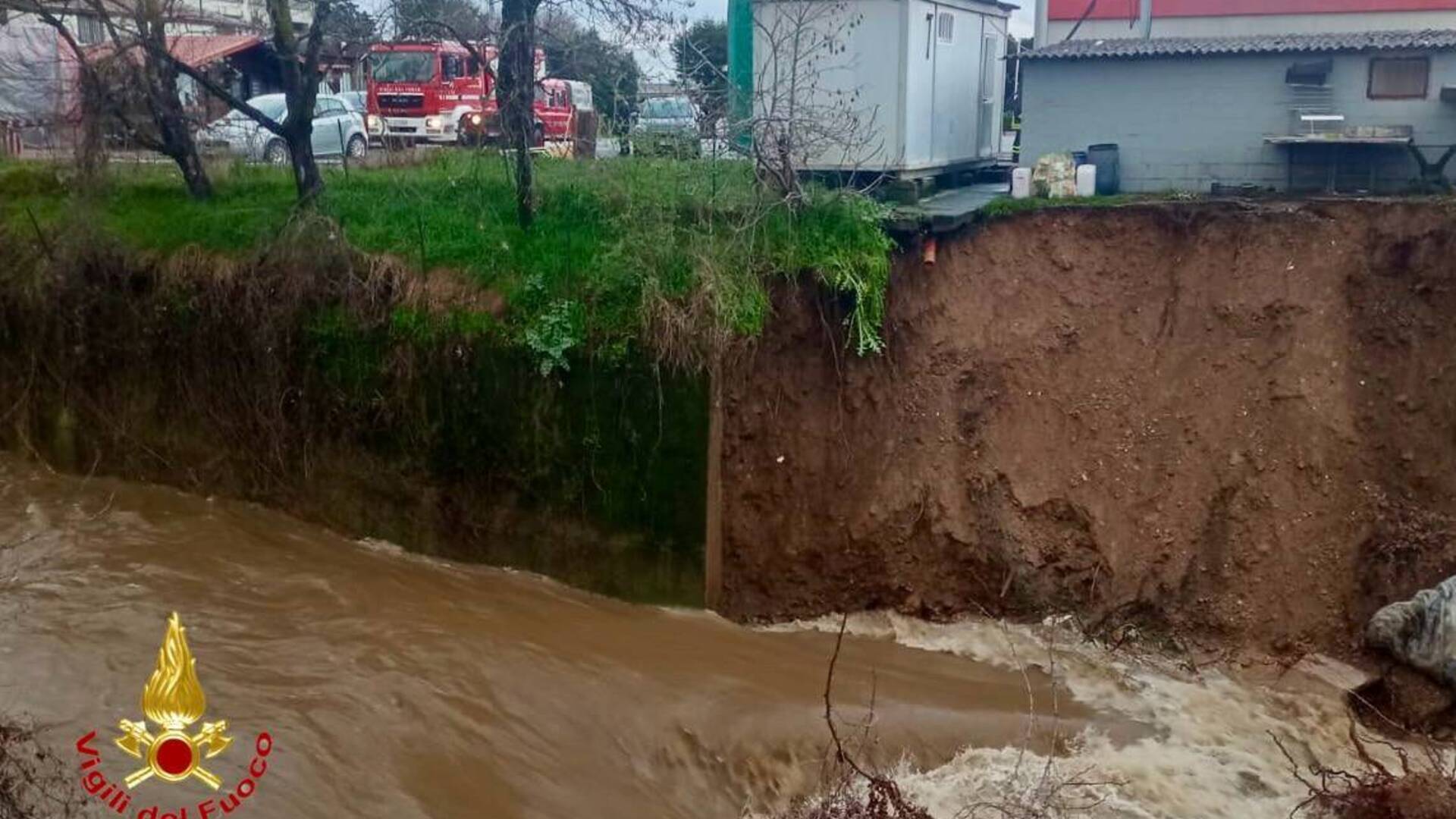 Maltempo: allagamenti a Origgio e Uboldo, a Bovisio il fiume Seveso si porta via un autolavaggio