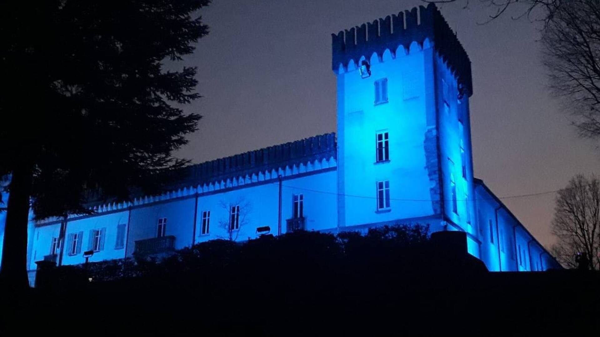 Castiglione Olona, il Castello di Monteruzzo è diventato blu per la Giornata sull’autismo