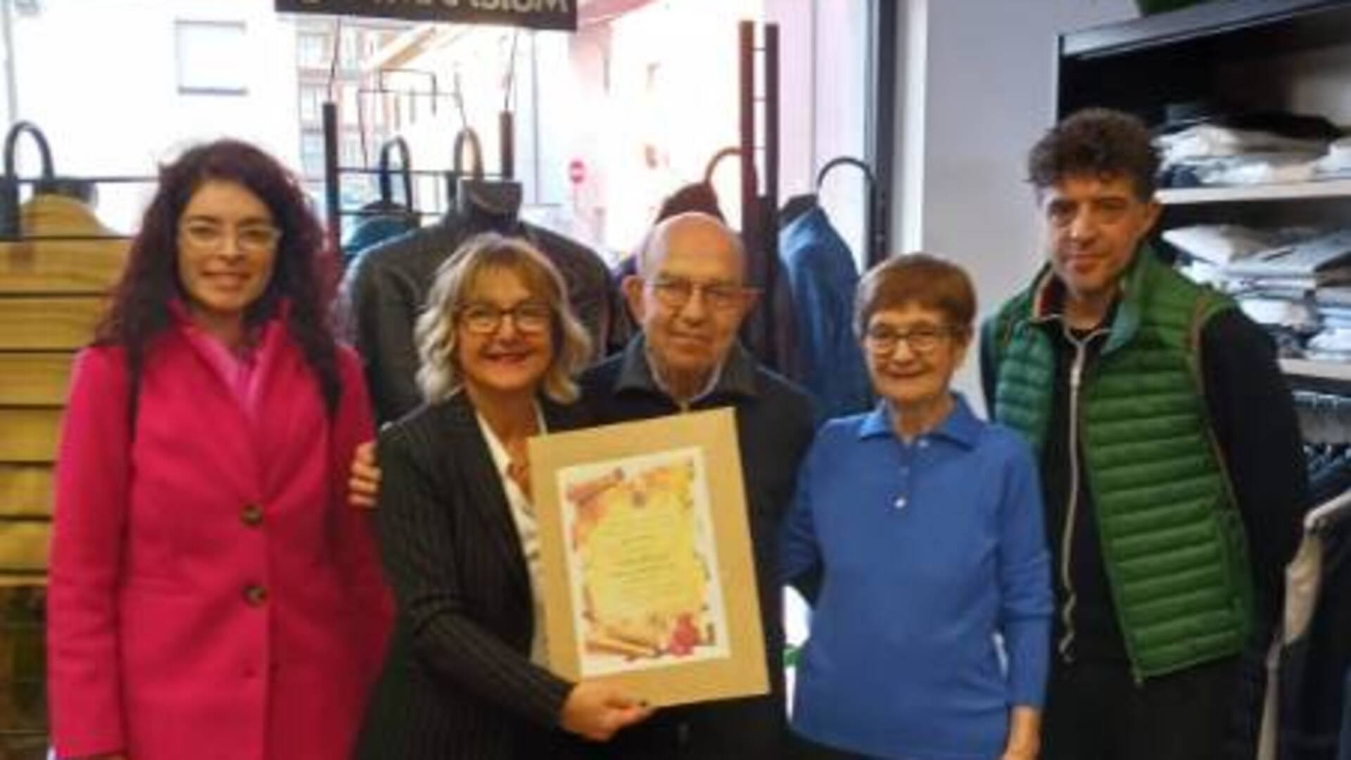 Solaro, 60 anni di attività sul territorio: premiato lo storico negozio Maristella Abbigliamento