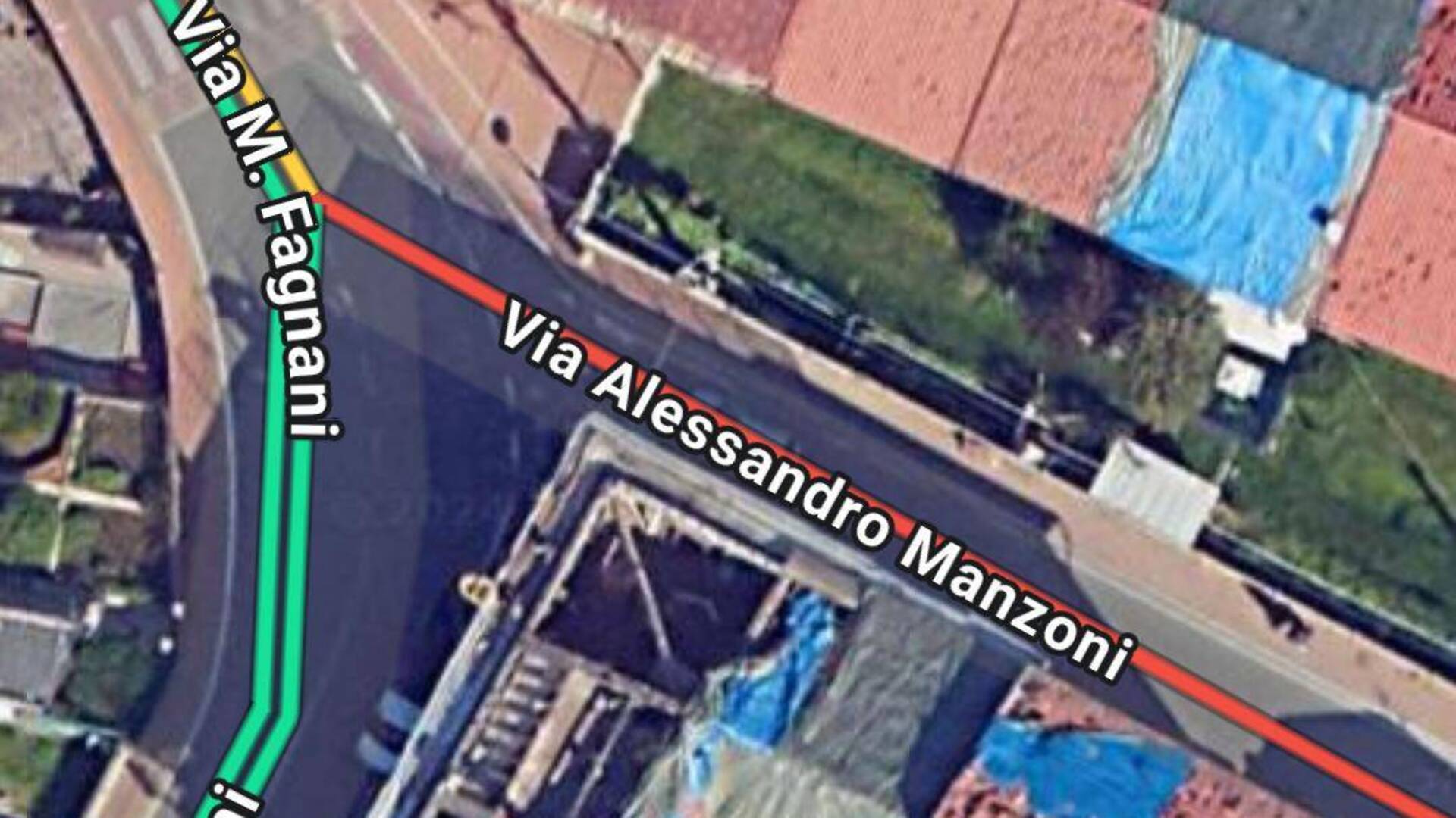 Vento, volano tegole a Gerenzano: chiuso un tratto di via Manzoni