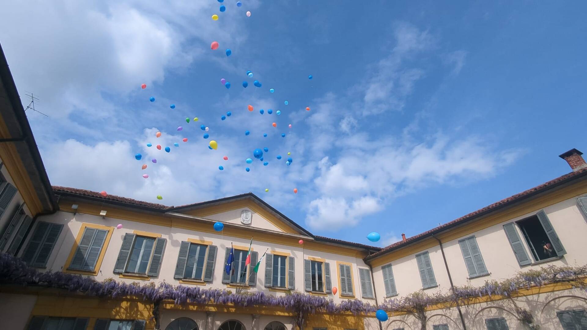 lancio palloncini consapevolezza all'autismo