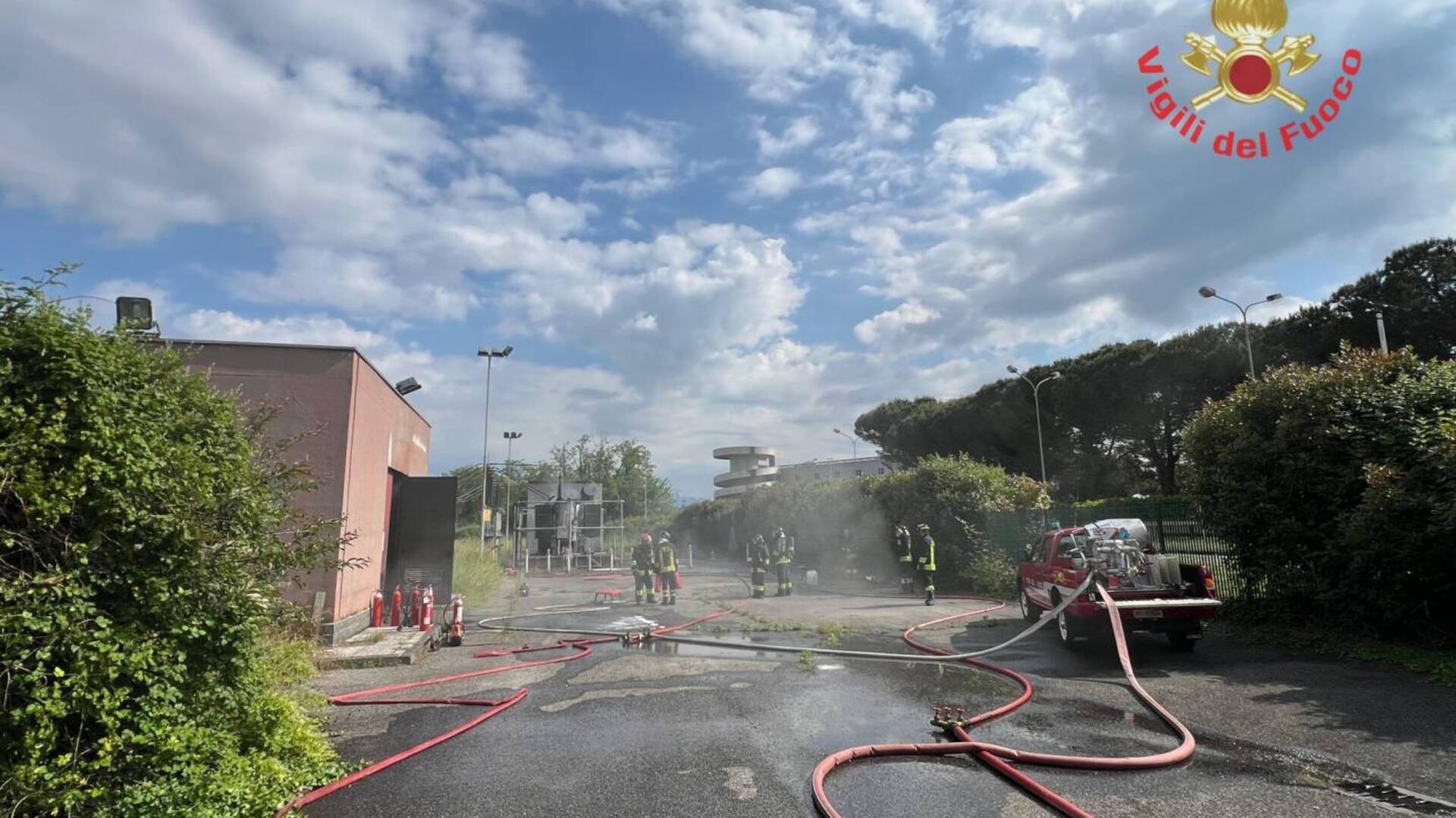 Incendio trasformatore elettrico: trasferta dei vigili del fuoco di Lazzate a Vimercate
