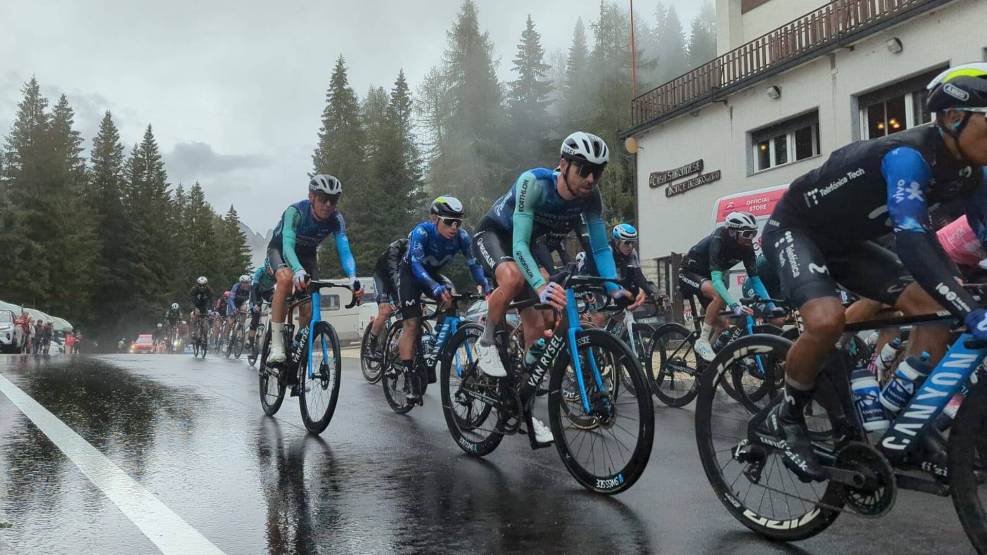 Giro d’Italia, oggi passaggio davanti alla Casa saronnese del Brocon