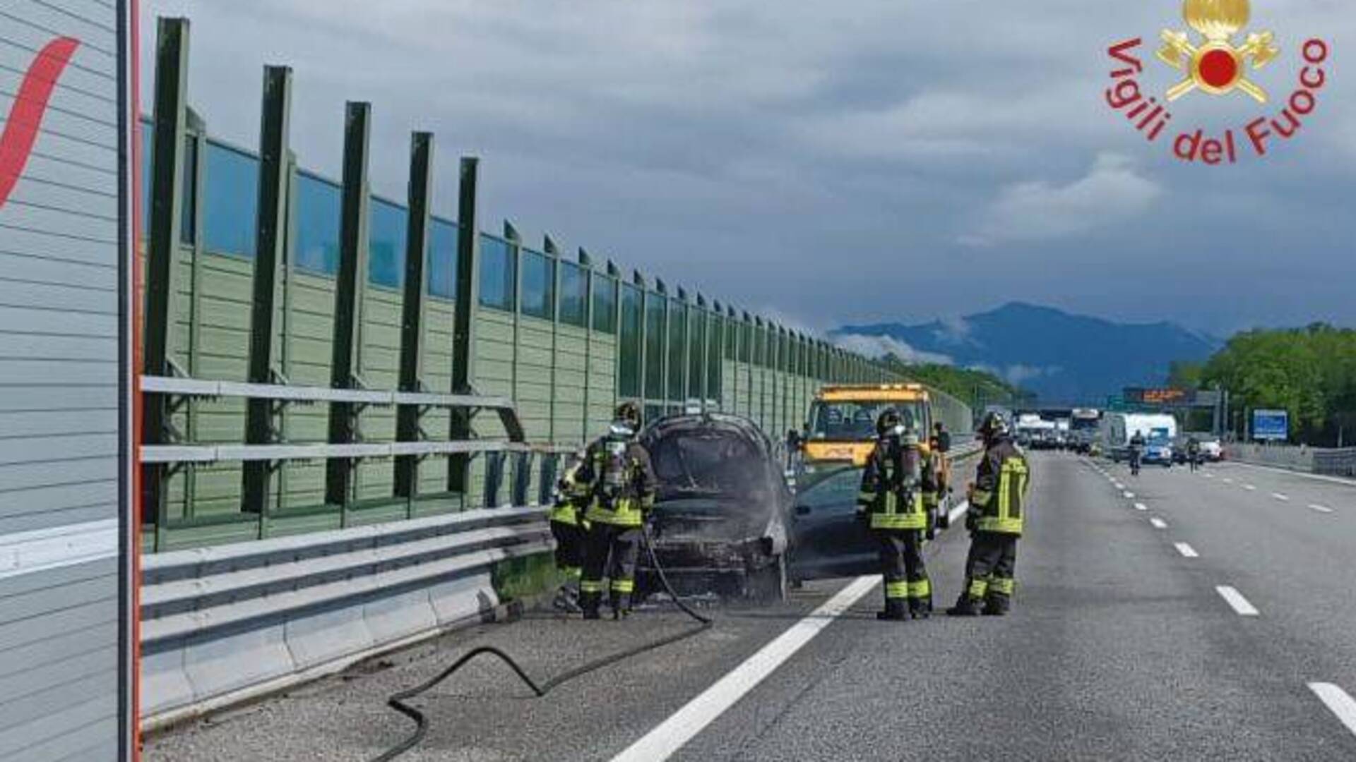 Autostrada A9: incendio autovettura in direzione Milano