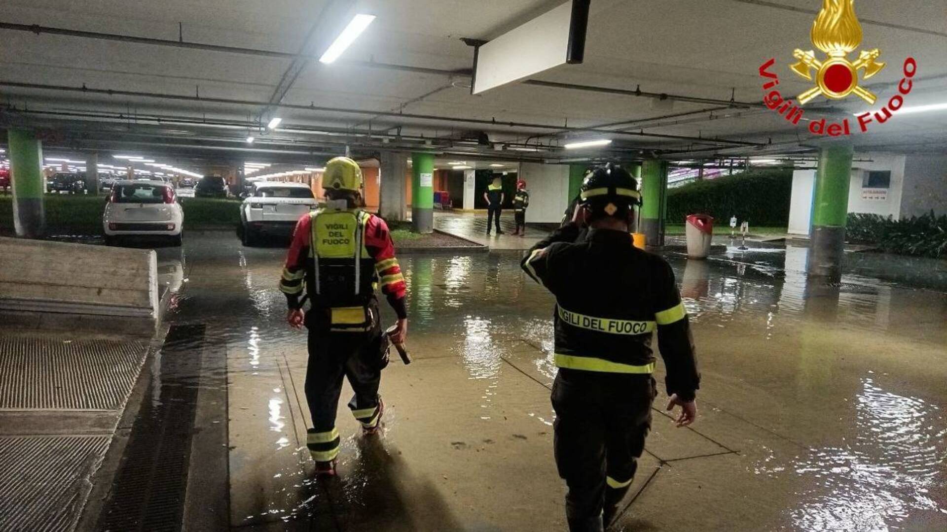 Maltempo, forte perturbazione serale fra Milano e Varese: 70 chiamate ai vigili del fuoco