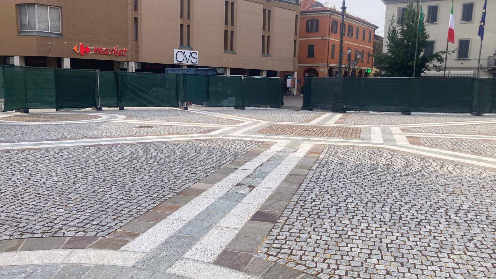Saronno, aperta la prima parte della rinnovata piazza Libertà